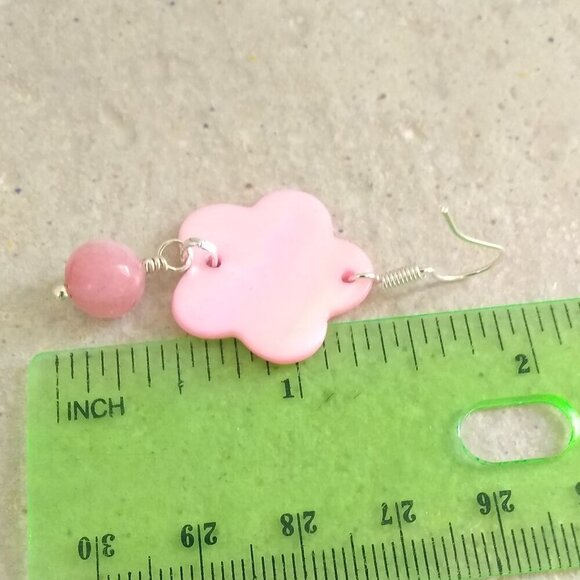 🍂🍁🍃 3/$25!  Feminine Girlie Flower Summer Earrings: Pink Shell + Pink Agate - Picture 6 of 9